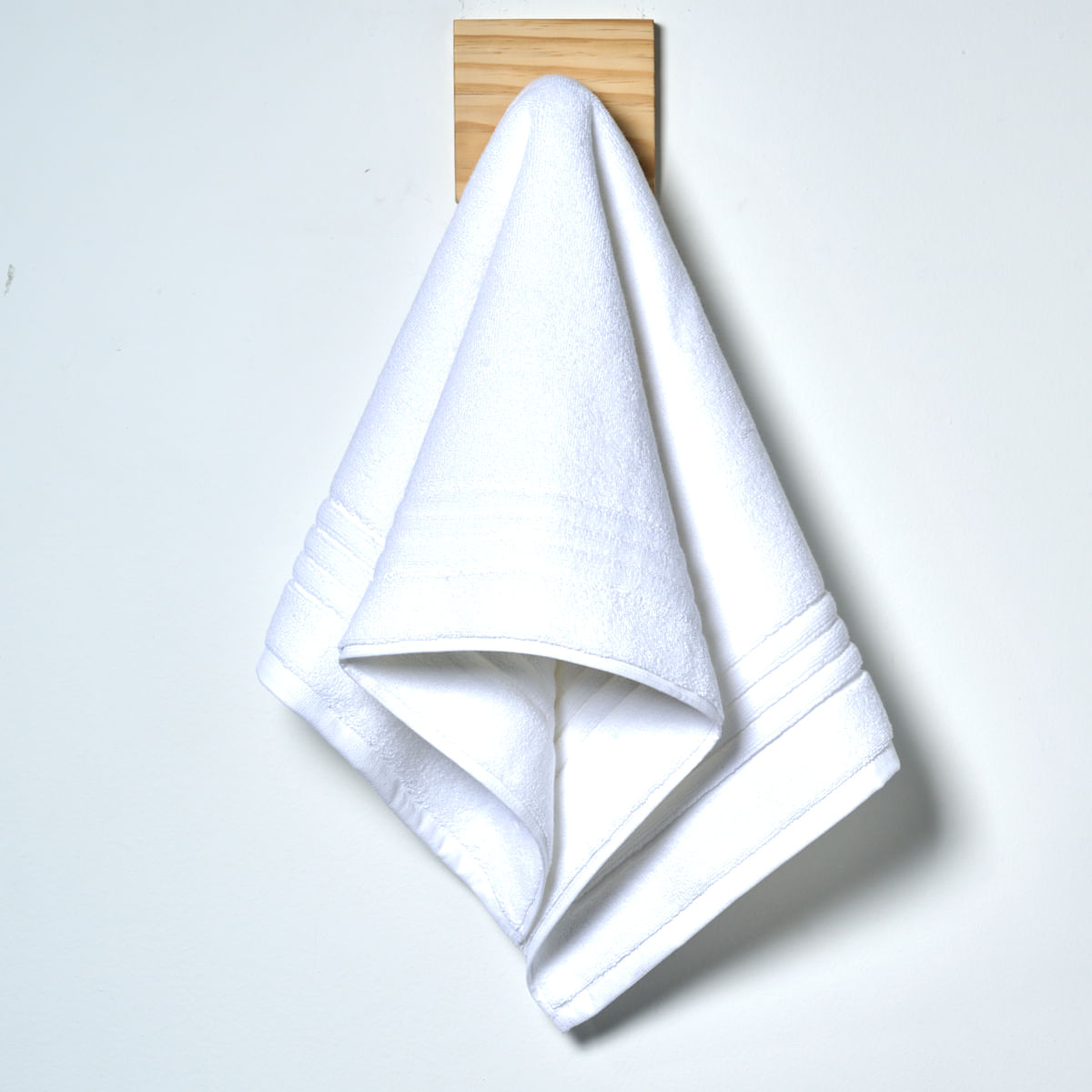 08 02 0022 Piso Lisboa Portuguesa Giza Branco 001